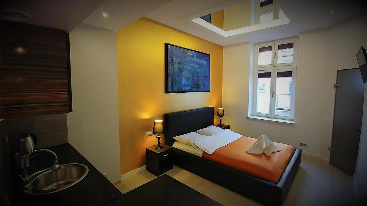 Deluxe Studio