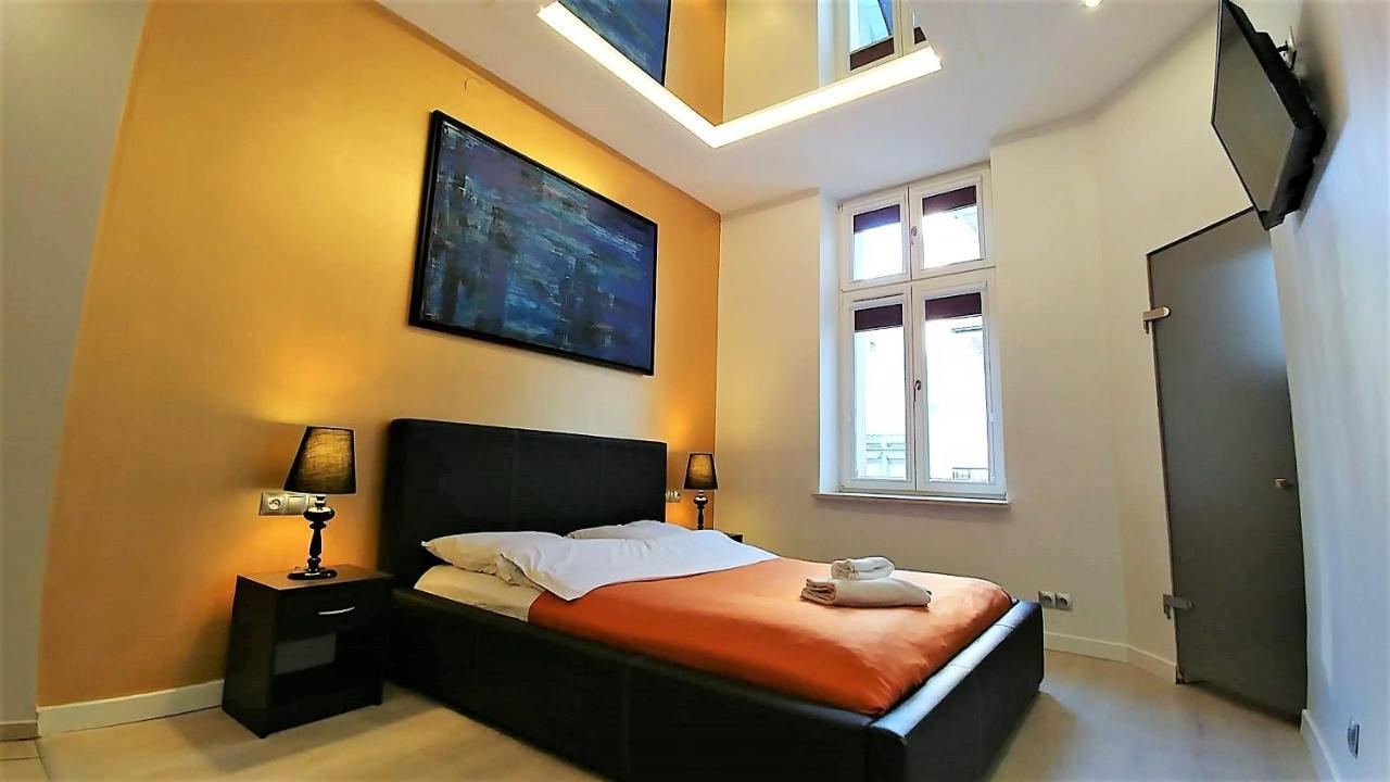 Deluxe Studio